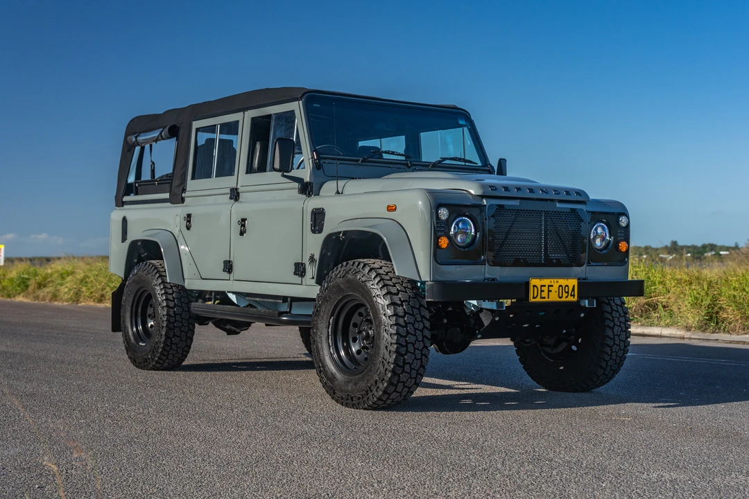 1994 Land Rover Defender 110 - Image 3 of 31