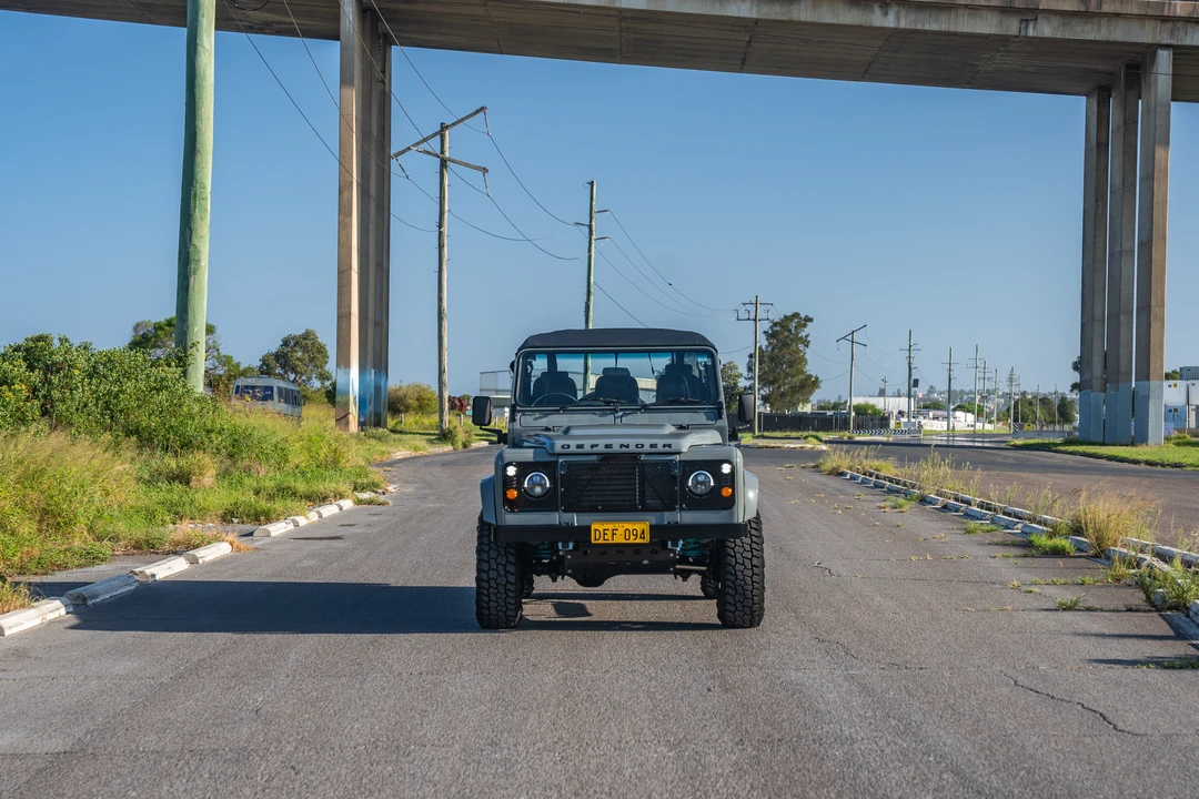 1994 Land Rover Defender 110 - Image 10 of 31