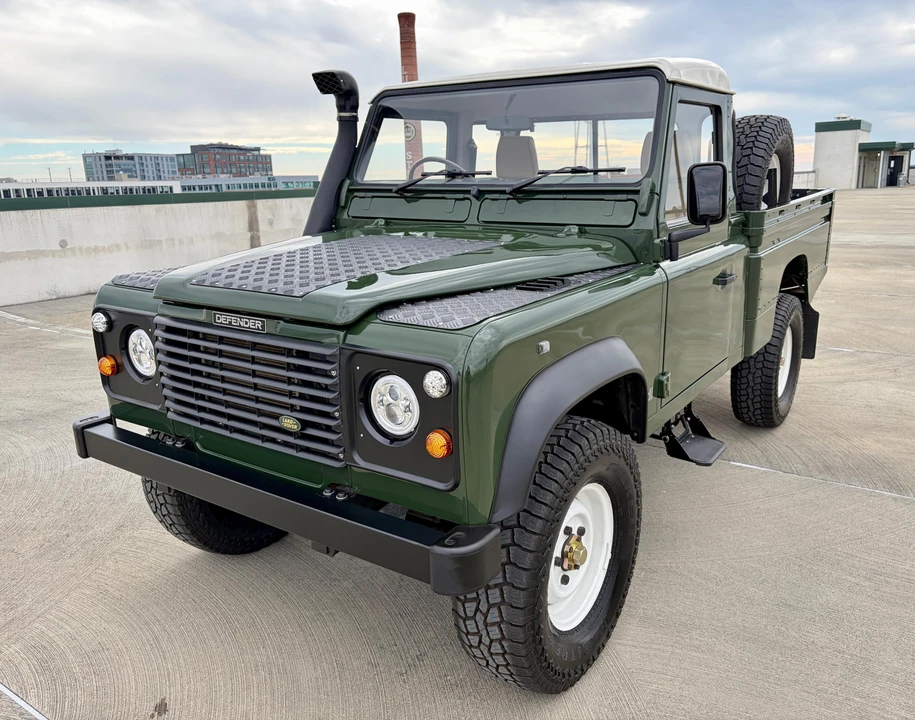 1994 Land Rover Defender 110 - Image 6 of 31