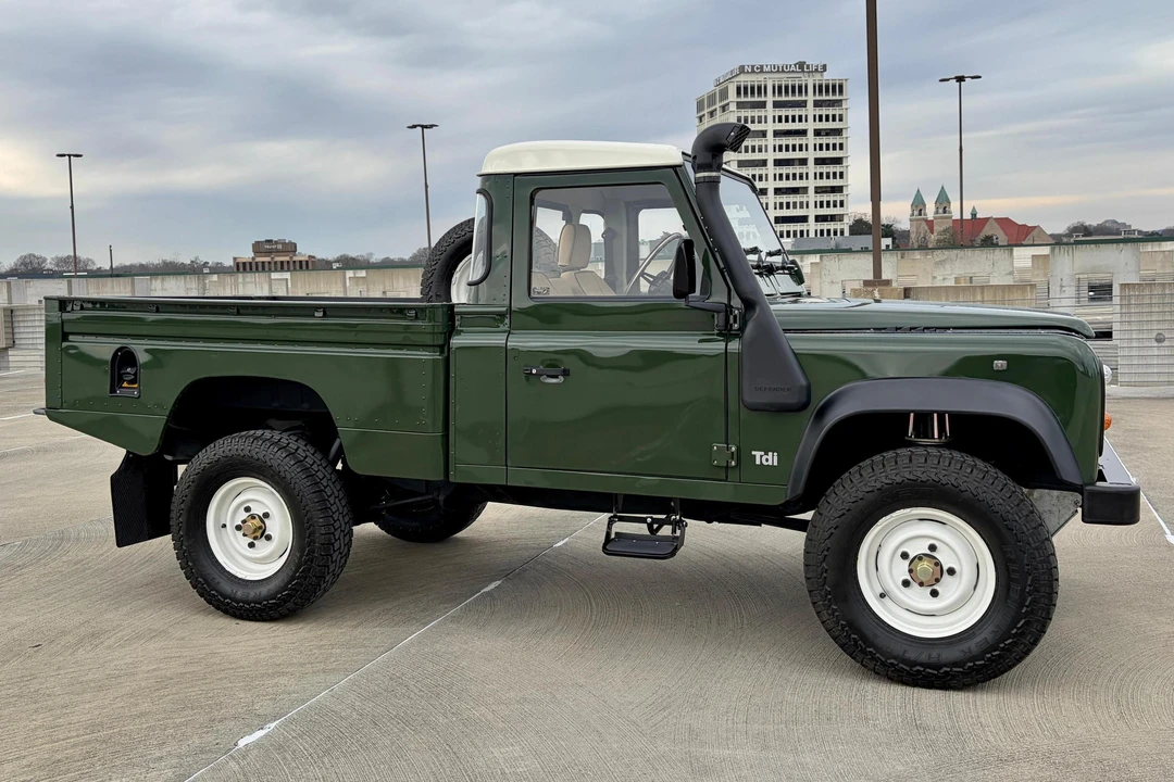 1994 Land Rover Defender 110 - Image 3 of 31
