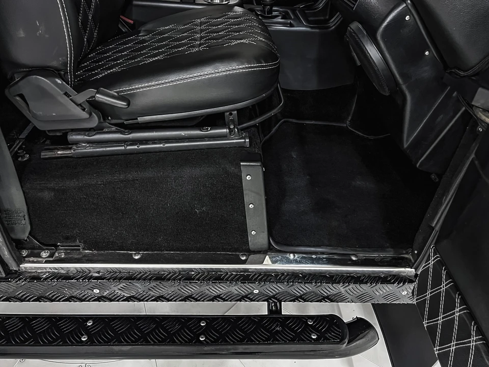 1994 Land Rover Defender 110 - Image 15 of 31