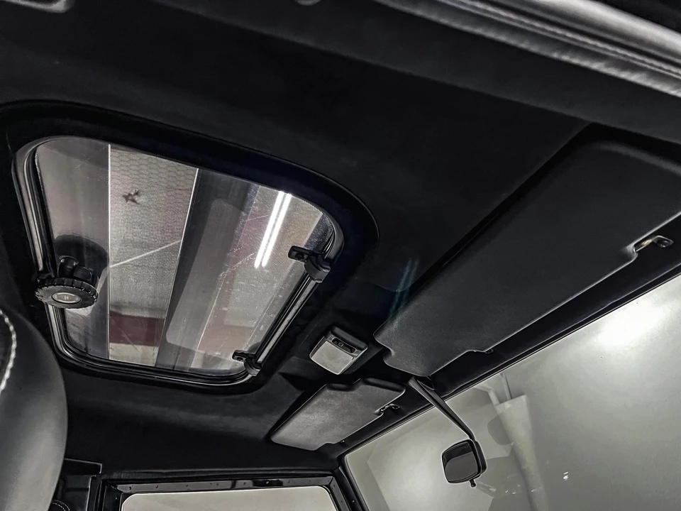 1994 Land Rover Defender 110 - Image 17 of 31