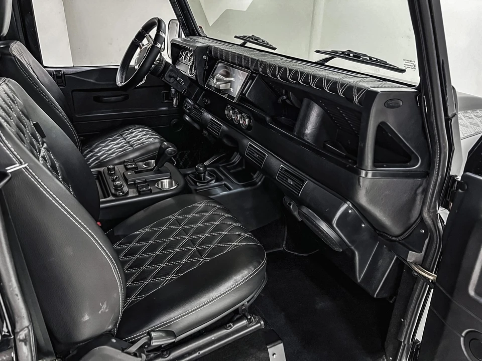 1994 Land Rover Defender 110 - Image 16 of 31