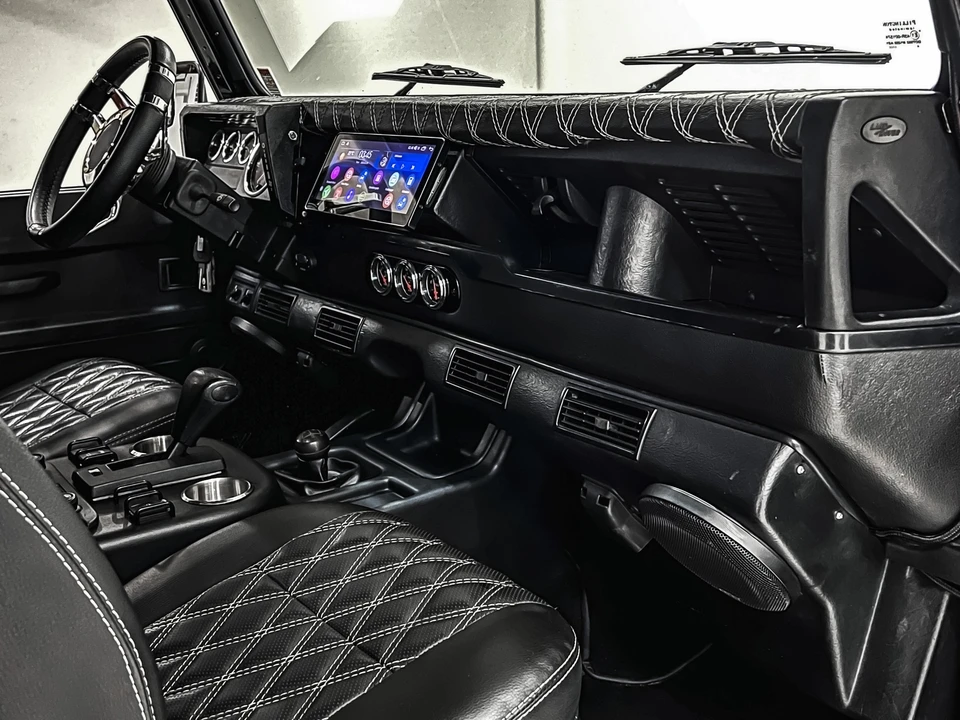 1994 Land Rover Defender 110 - Image 18 of 21