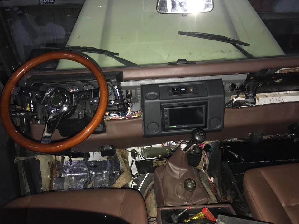 1994 Land Rover Defender 110 - Image 8 of 11