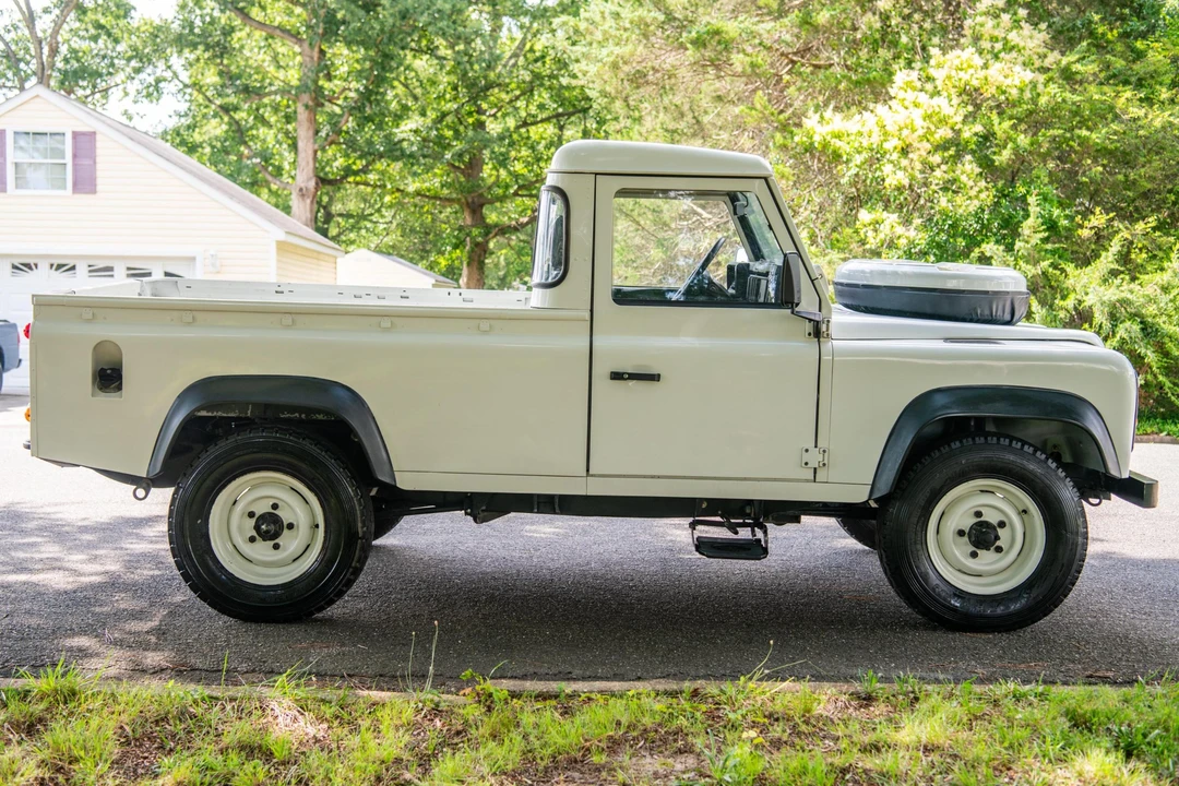 1994 Land Rover Defender 110 - Image 3 of 31