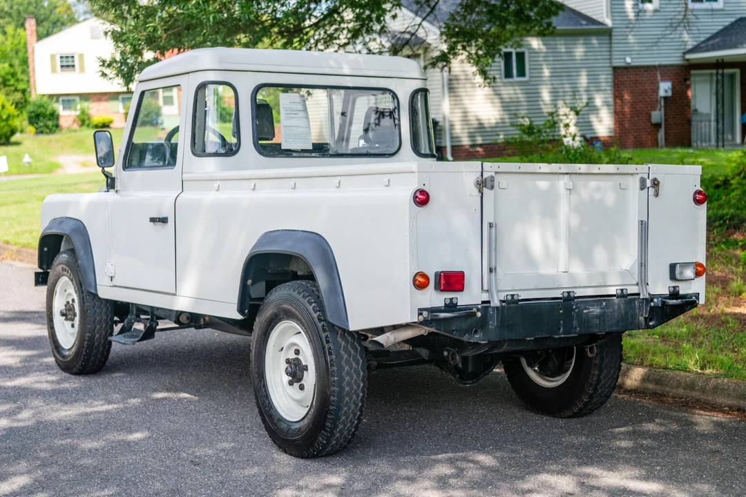 1994 Land Rover Defender 110 - Image 4 of 31