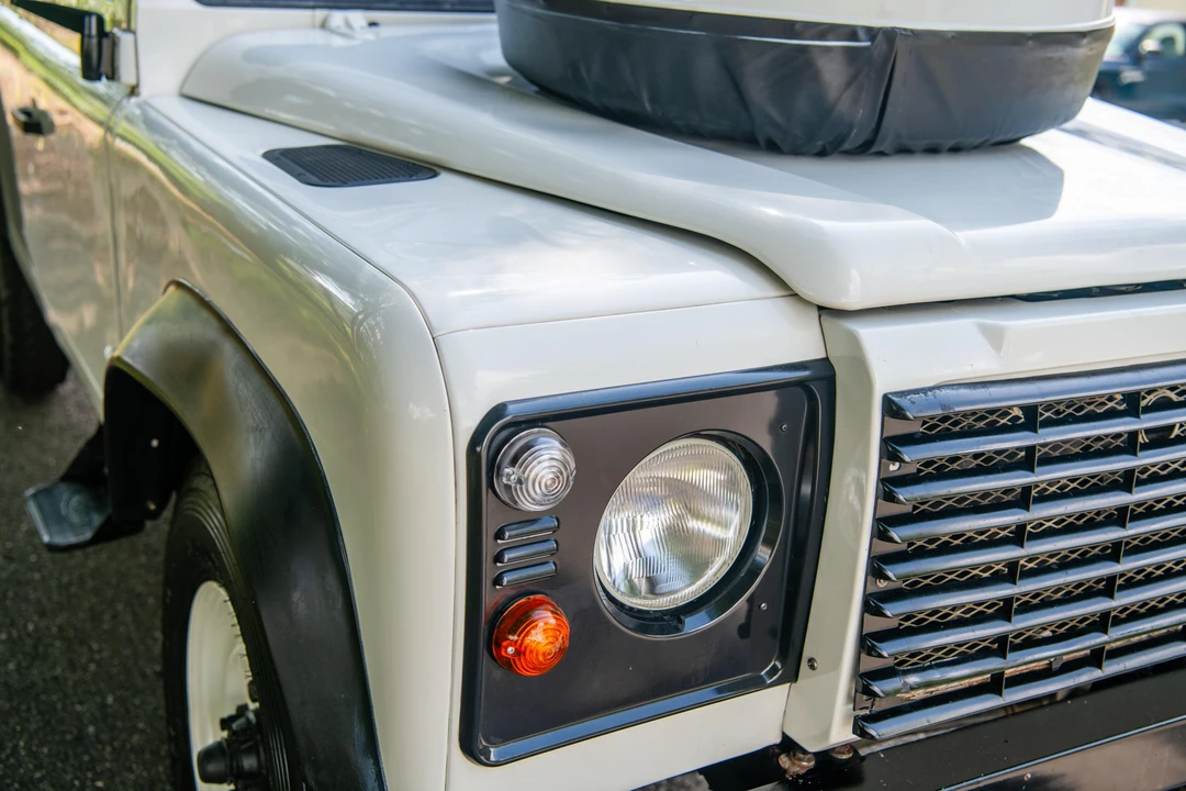 1994 Land Rover Defender 110 - Image 14 of 31