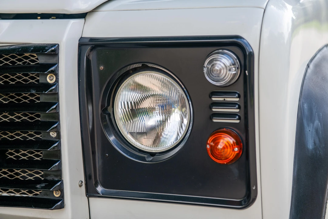 1994 Land Rover Defender 110 - Image 19 of 31