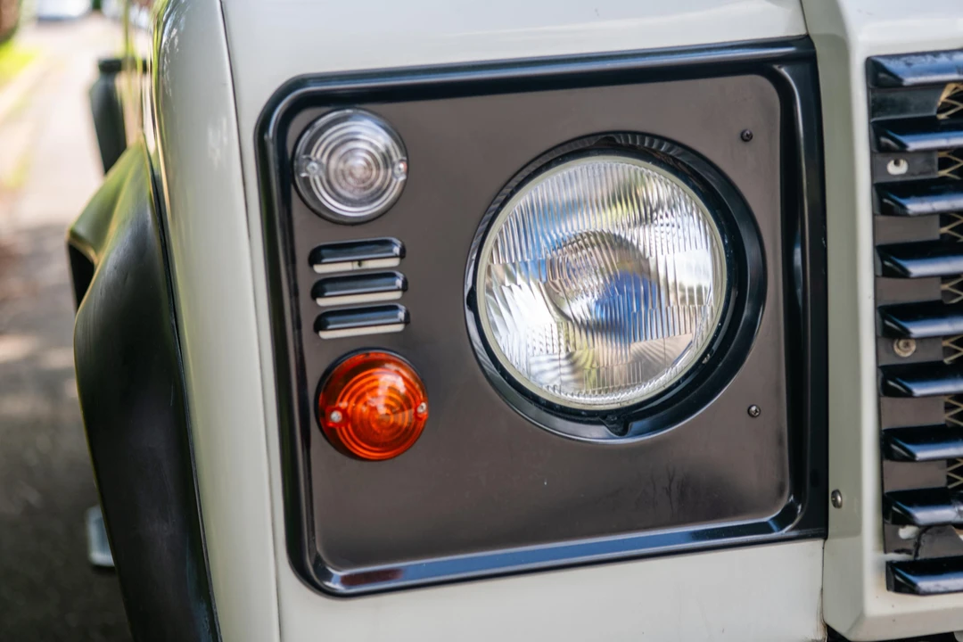 1994 Land Rover Defender 110 - Image 16 of 31