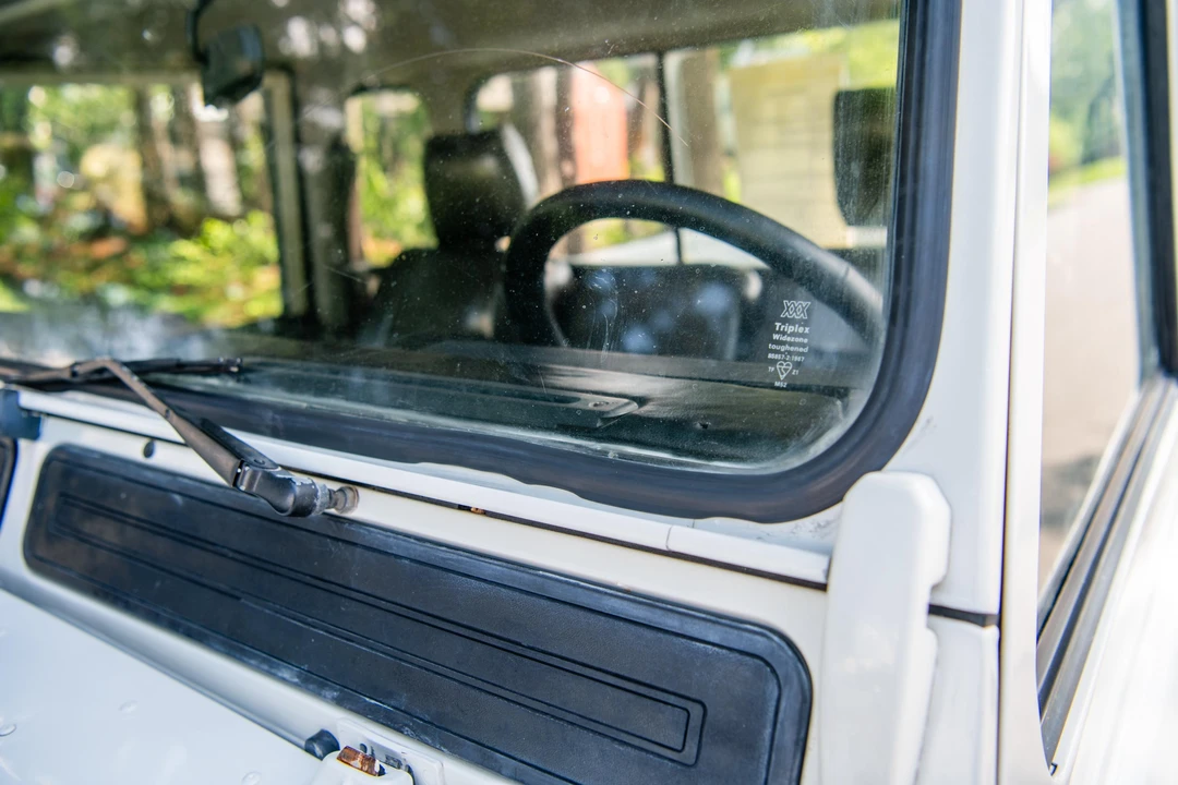 1994 Land Rover Defender 110 - Image 29 of 31