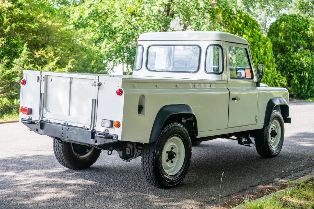 1994 Land Rover Defender 110 - Image 11 of 31