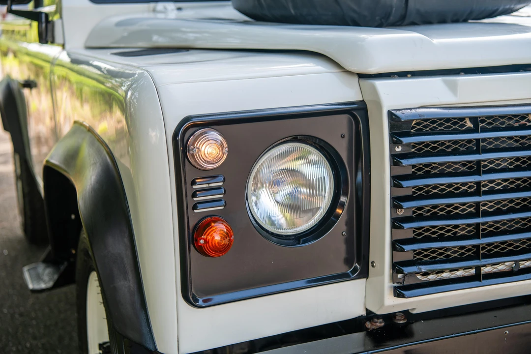 1994 Land Rover Defender 110 - Image 15 of 31