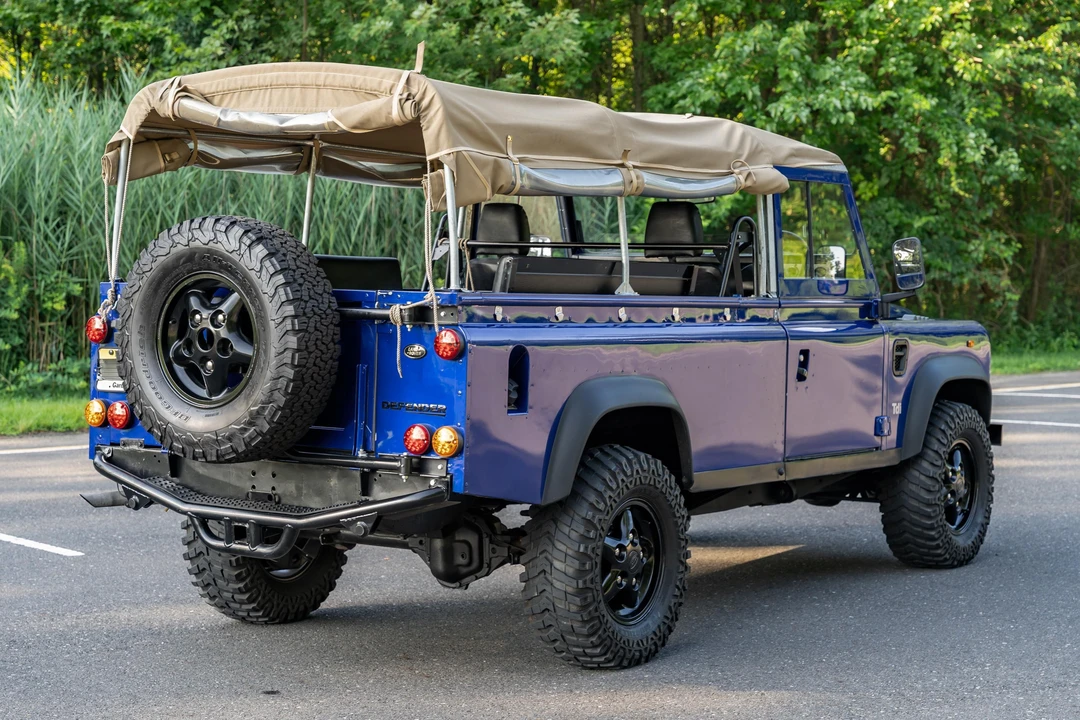 1994 Land Rover Defender 110 - Image 4 of 31