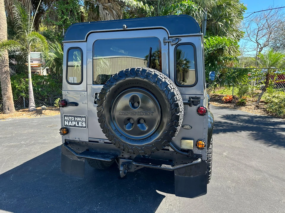 1994 Land Rover Defender 110 - Image 17 of 31