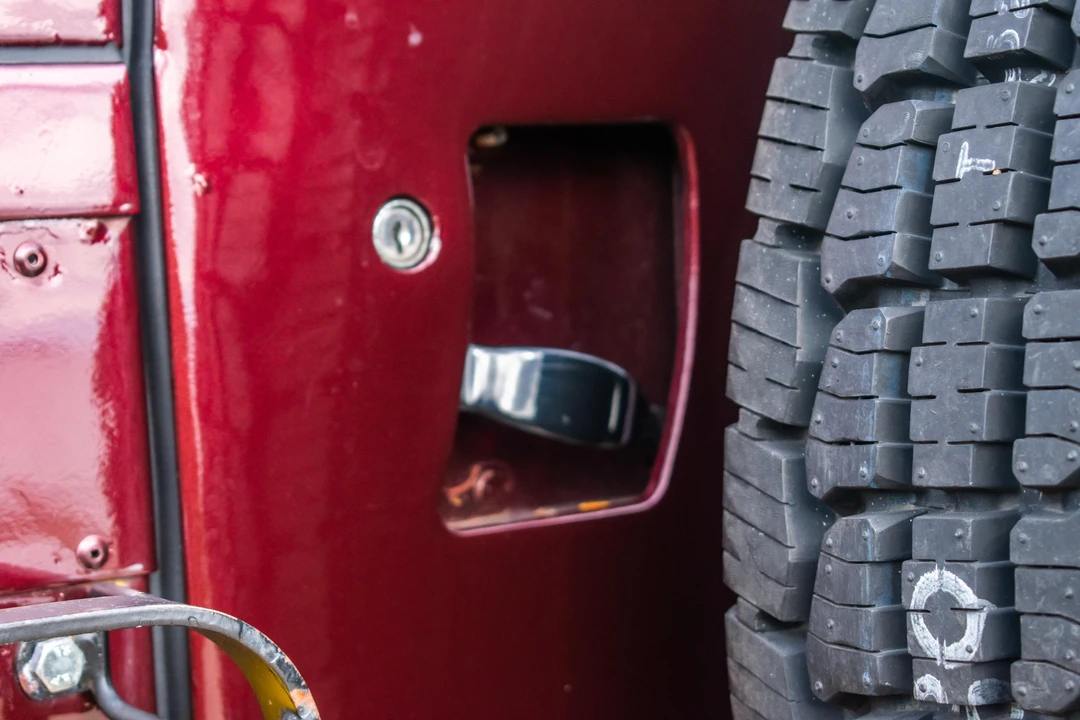 1994 Land Rover Defender 110 - Image 19 of 31