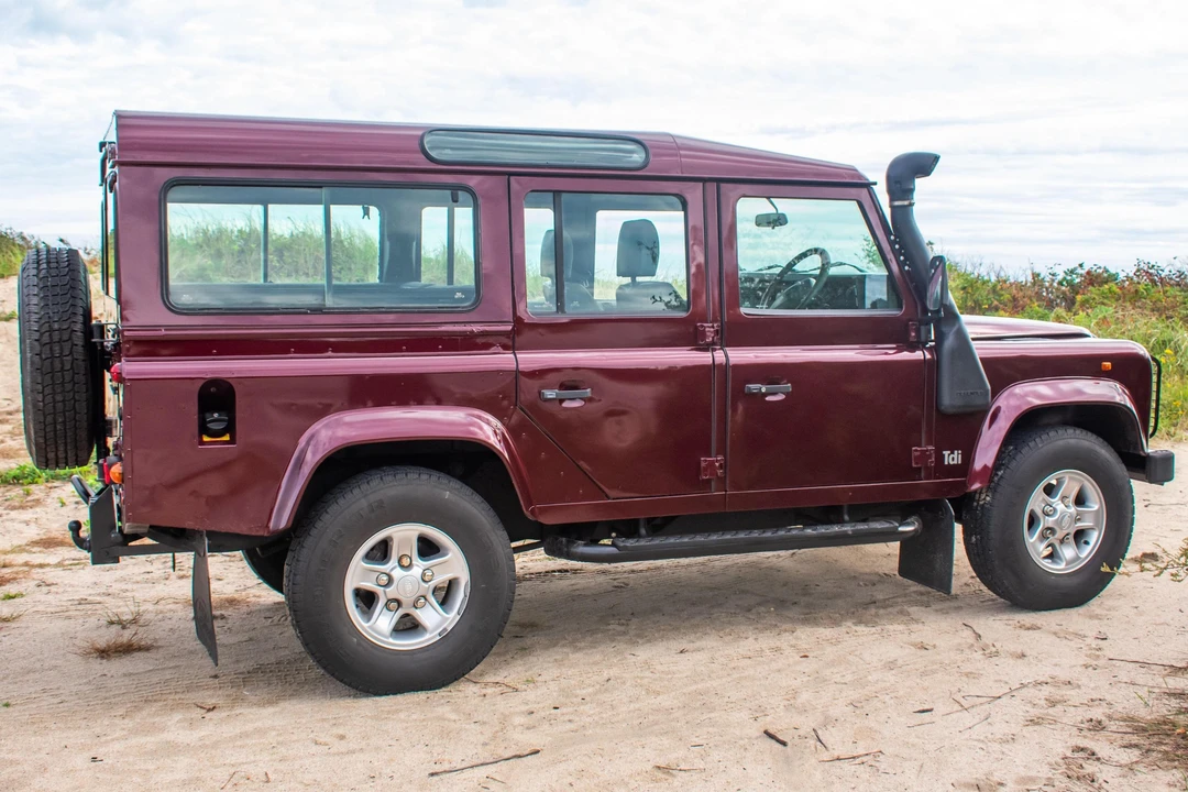 1994 Land Rover Defender 110 - Image 4 of 31