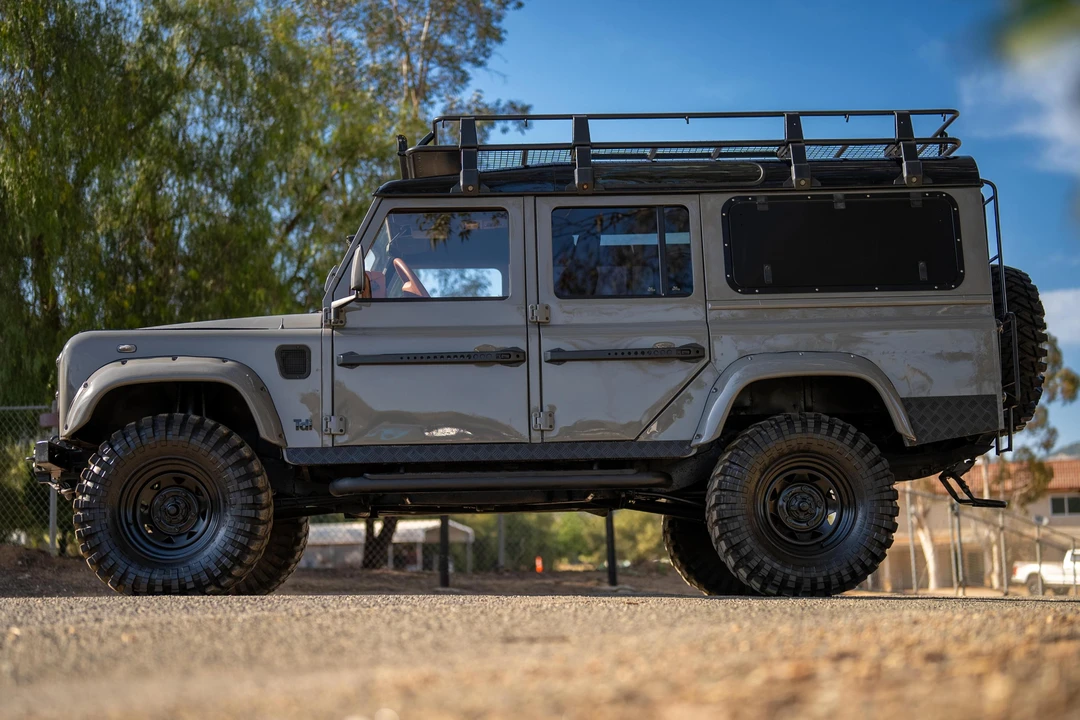 1994 Land Rover Defender 110 - Image 3 of 31