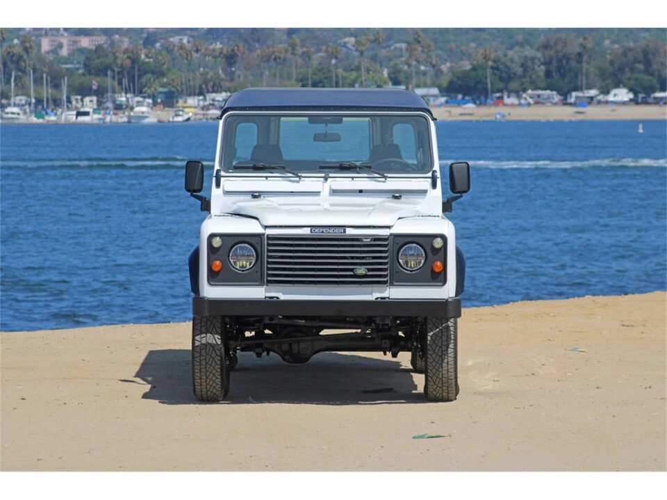 1994 Land Rover Defender 110 - Image 15 of 31