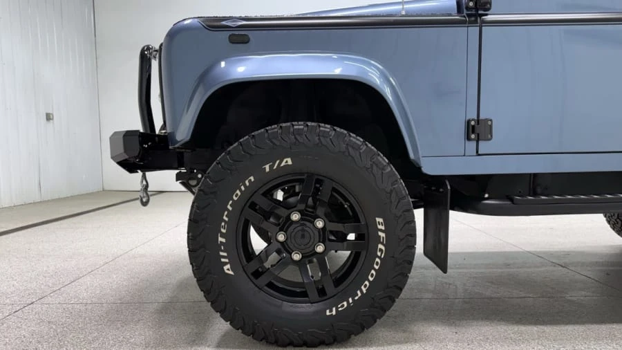 1994 Land Rover Defender 110 - Image 11 of 31