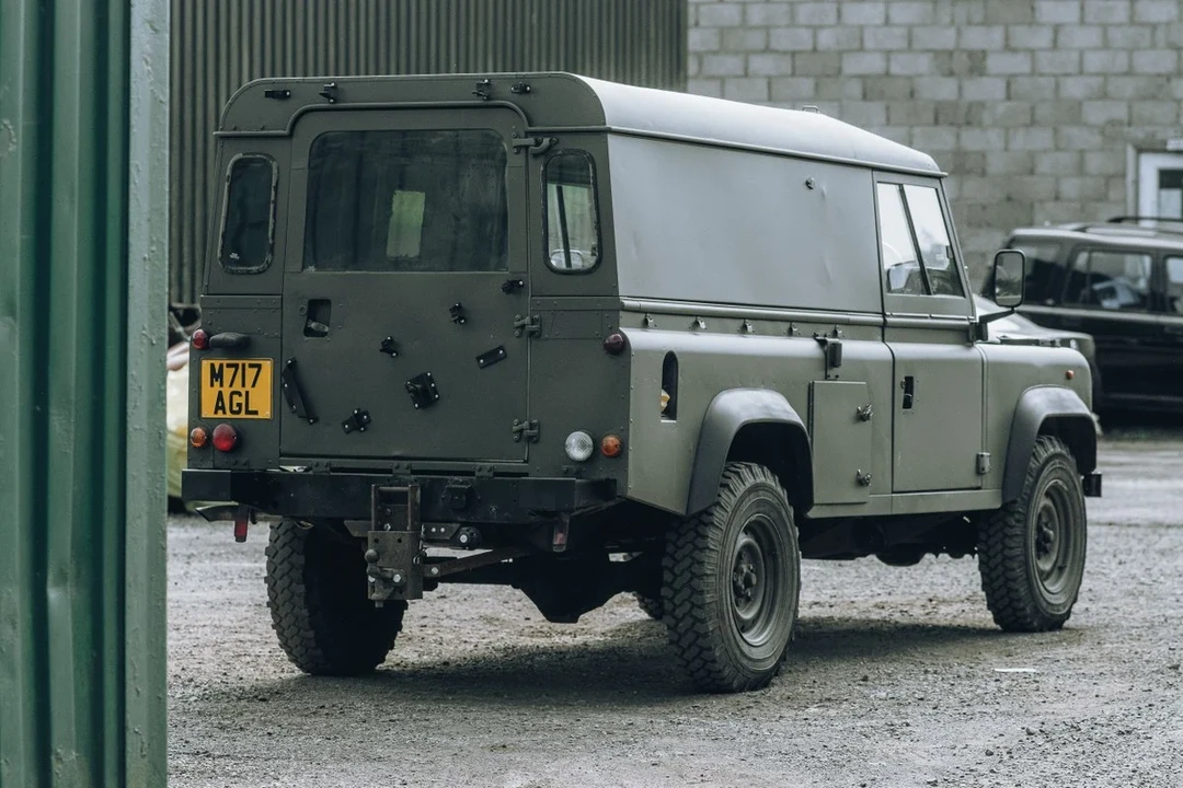 1994 Land Rover Defender 110 - Image 17 of 30
