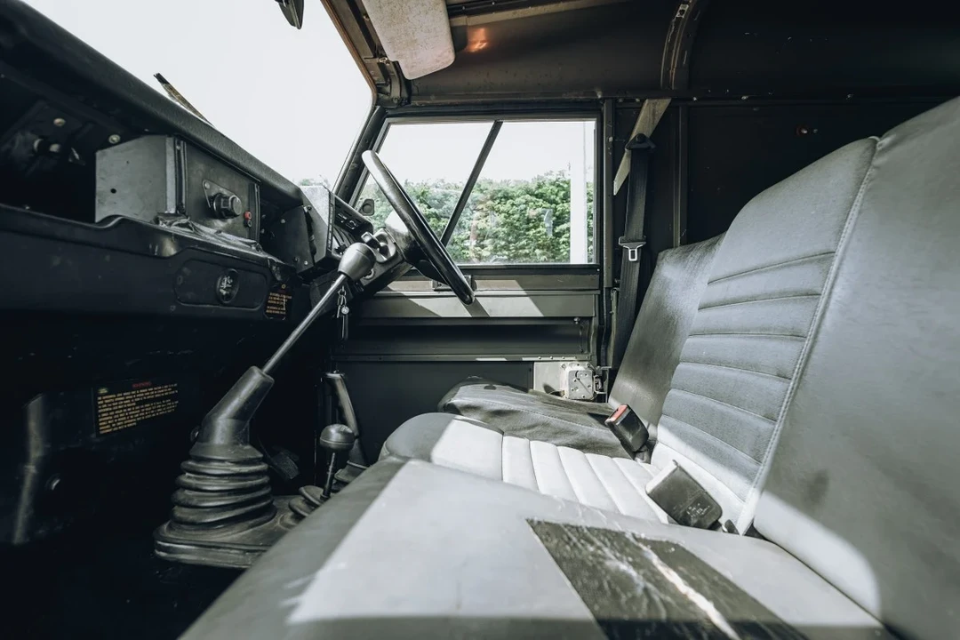 1994 Land Rover Defender 110 - Image 6 of 30