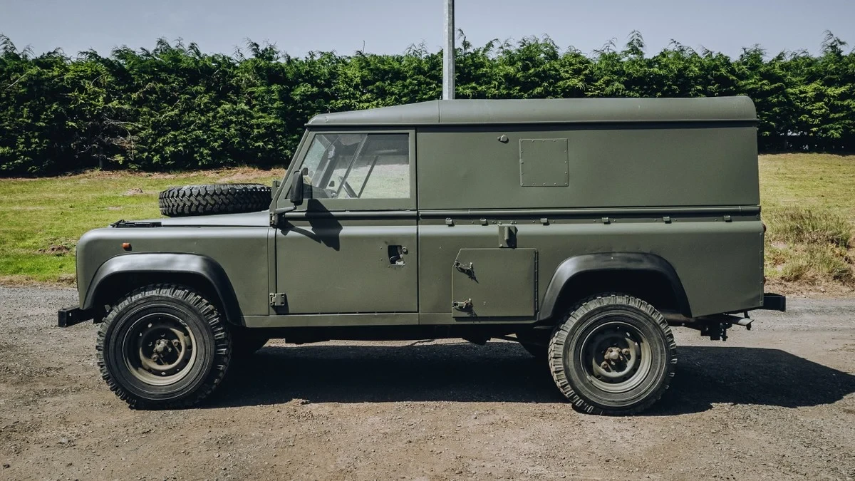 1994 Land Rover Defender 110 - Image 25 of 30