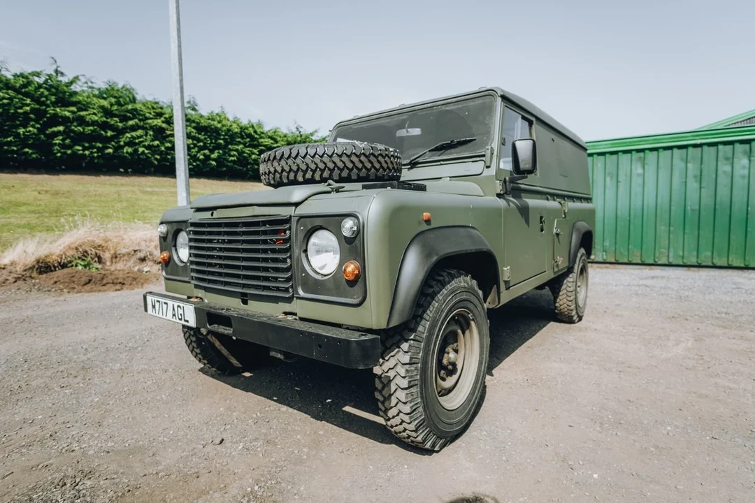 1994 Land Rover Defender 110 - Image 3 of 30