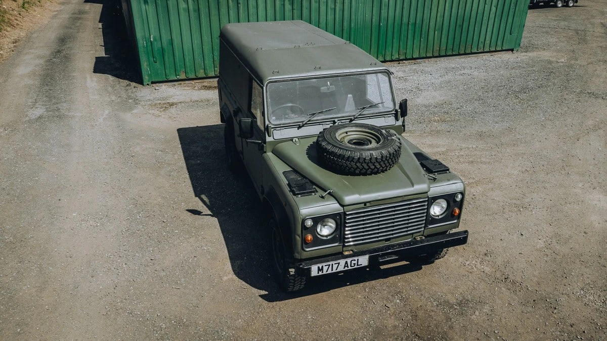 1994 Land Rover Defender 110 - Image 19 of 31