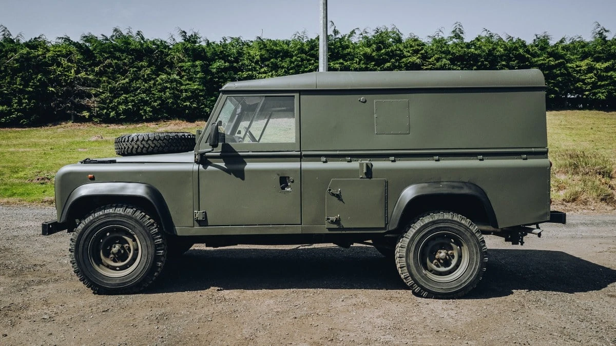 1994 Land Rover Defender 110 - Image 25 of 31