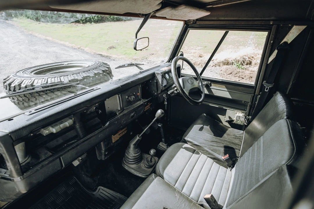1994 Land Rover Defender 110 - Image 4 of 31