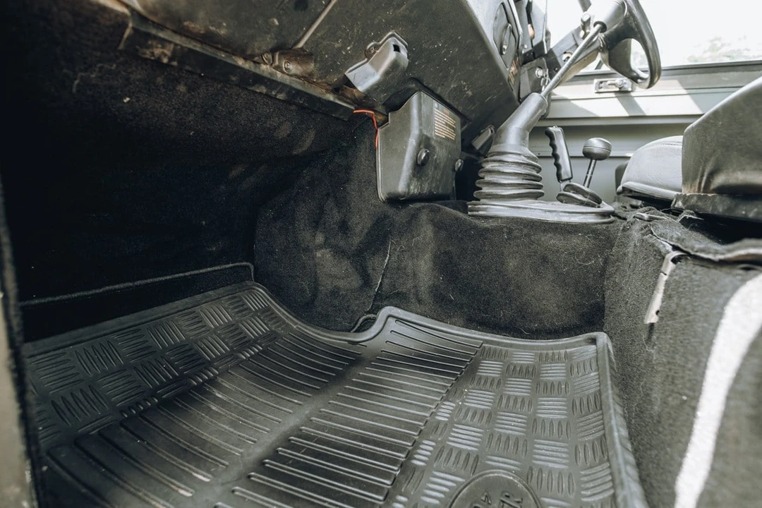 1994 Land Rover Defender 110 - Image 24 of 31
