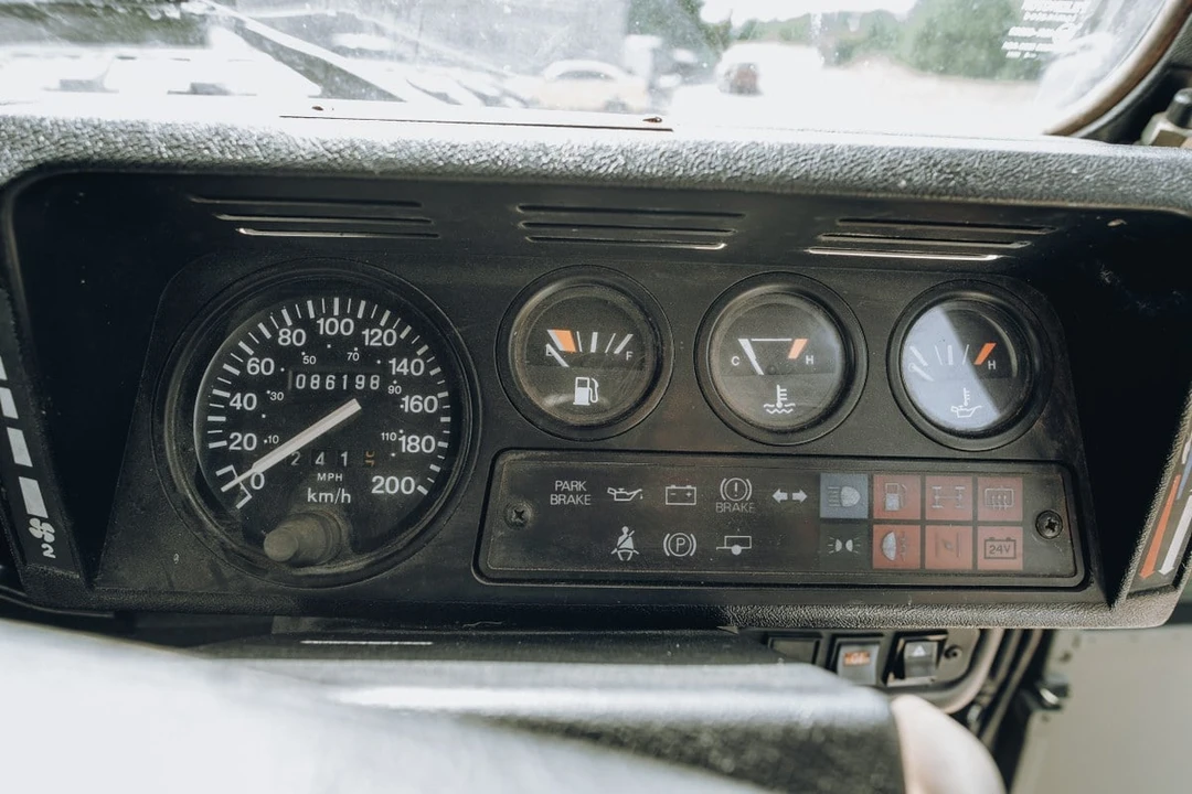 1994 Land Rover Defender 110 - Image 16 of 31