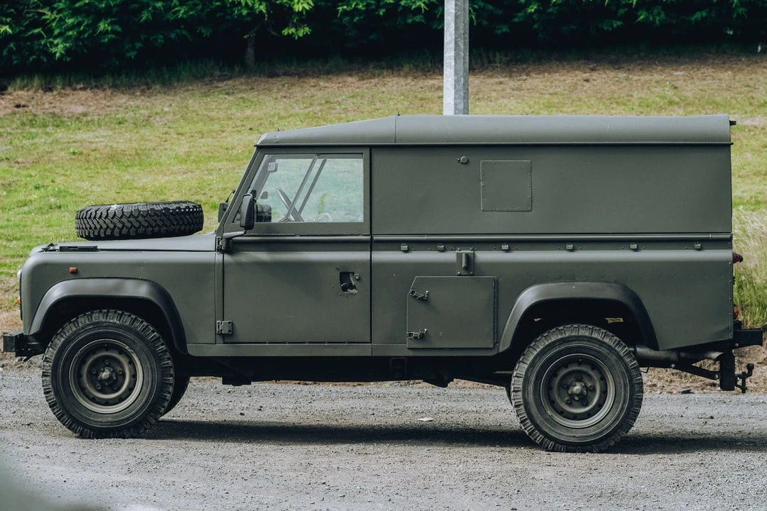 1994 Land Rover Defender 110 - Image 7 of 31