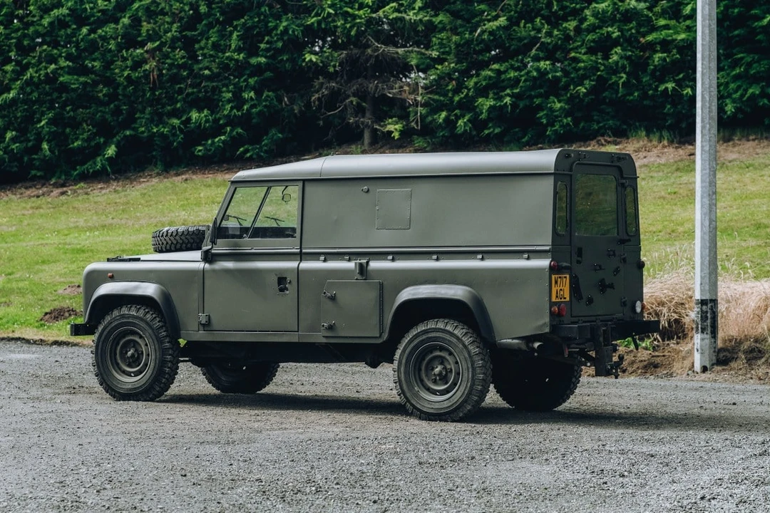 1994 Land Rover Defender 110 - Image 15 of 31