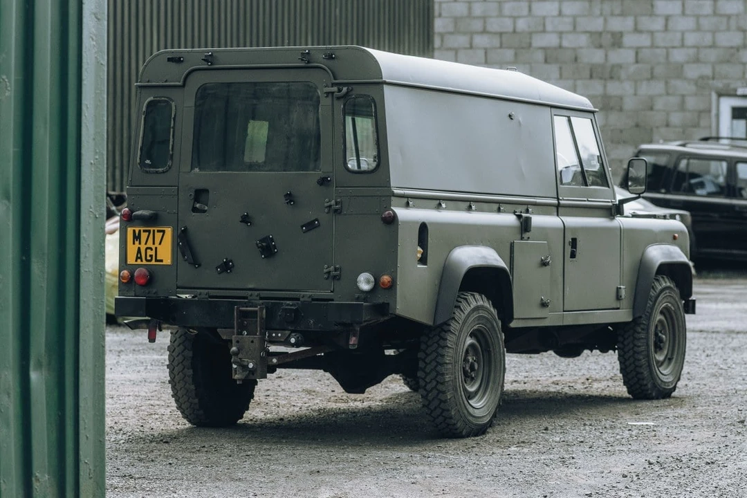 1994 Land Rover Defender 110 - Image 17 of 31