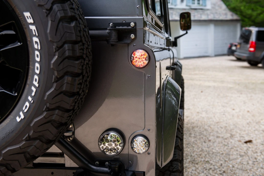 1994 Land Rover Defender 110 - Image 17 of 31