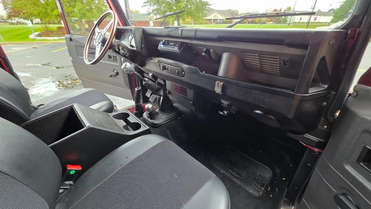 1994 Land Rover Defender 90 - Image 16 of 21