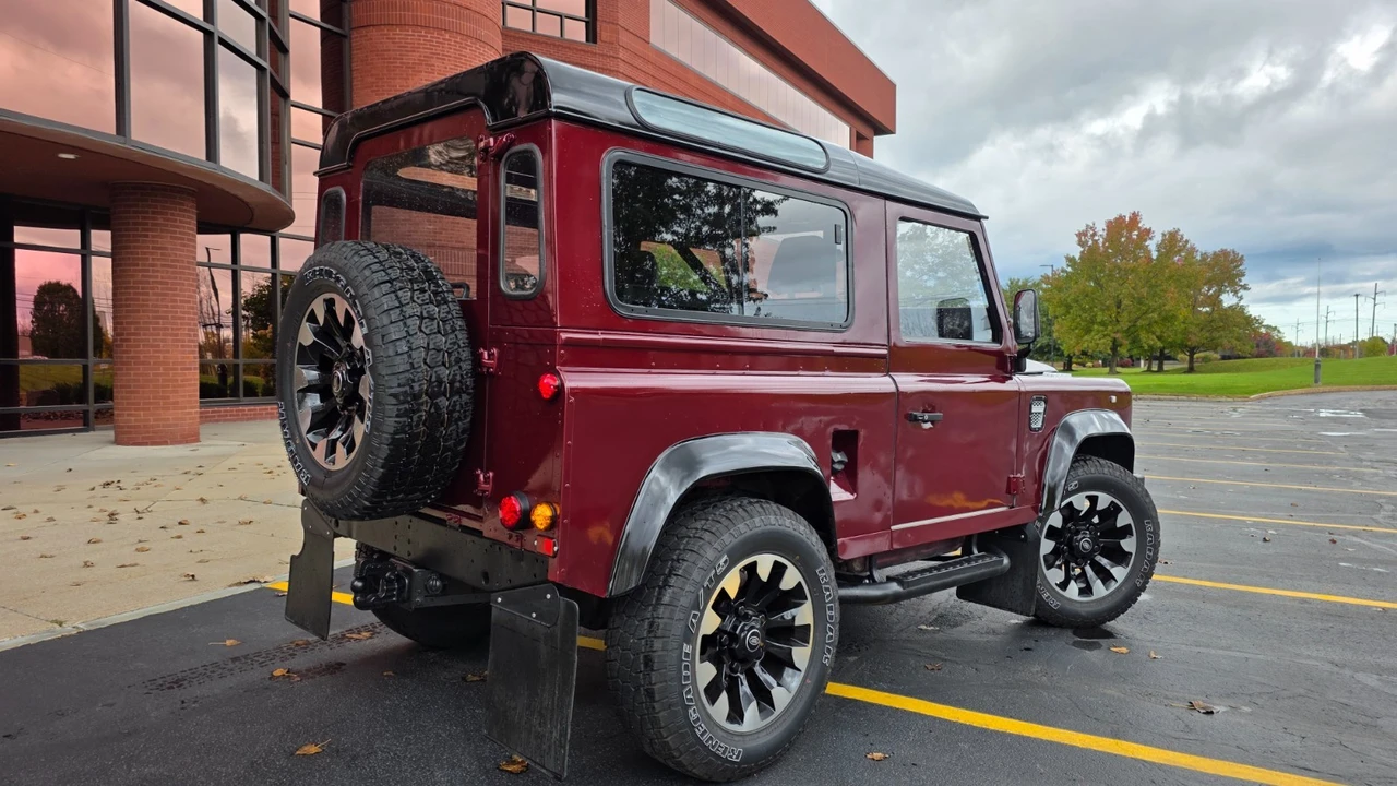 1994 Land Rover Defender 90 - Image 5 of 21