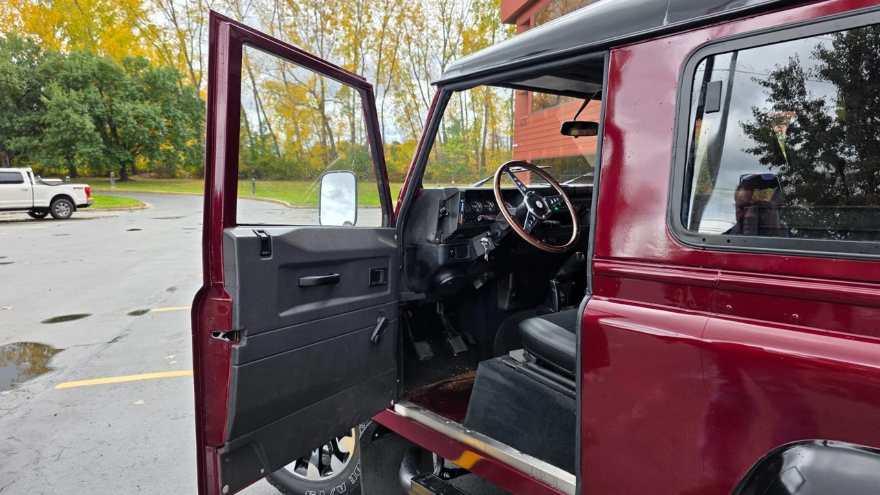 1994 Land Rover Defender 90 - Image 9 of 21
