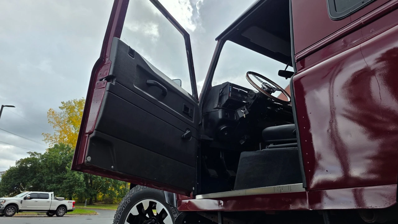1994 Land Rover Defender 90 - Image 8 of 21
