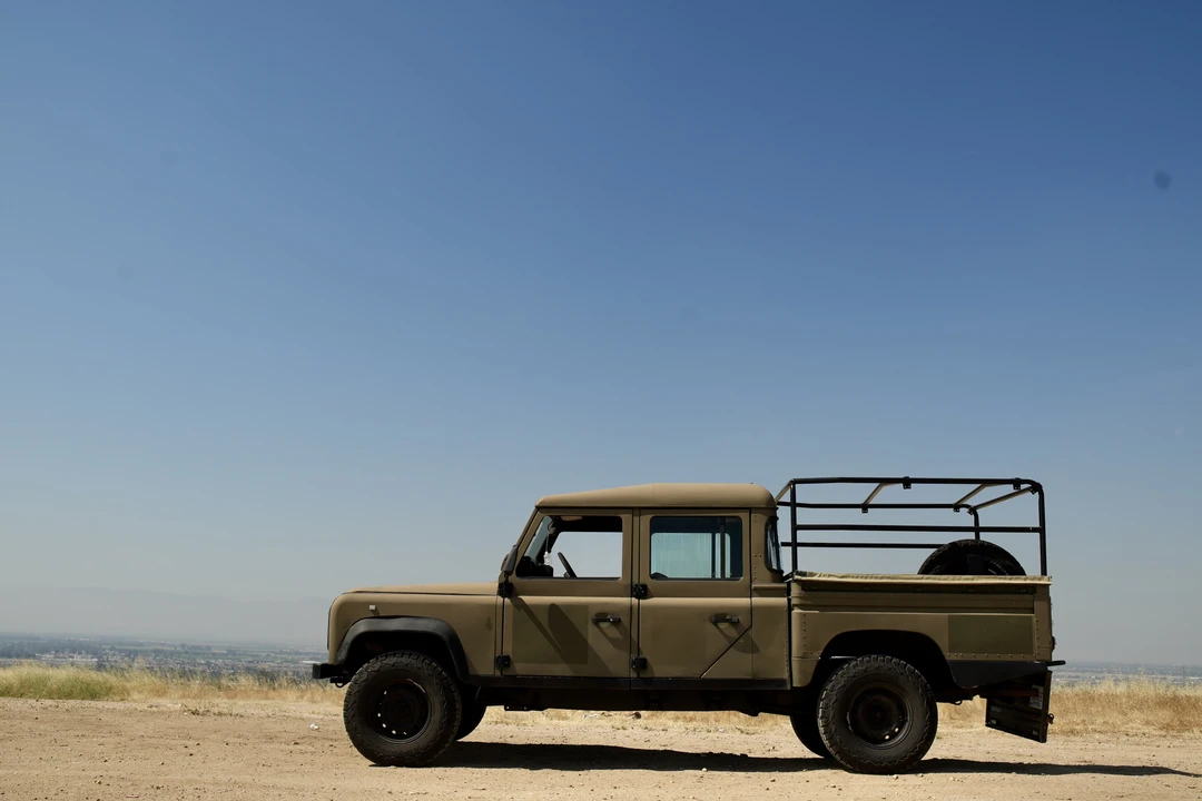 1994 Land Rover Defender 130 - Image 9 of 30