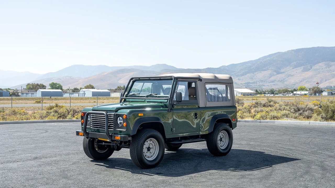 1994 Land Rover Defender 90 - Image 10 of 31