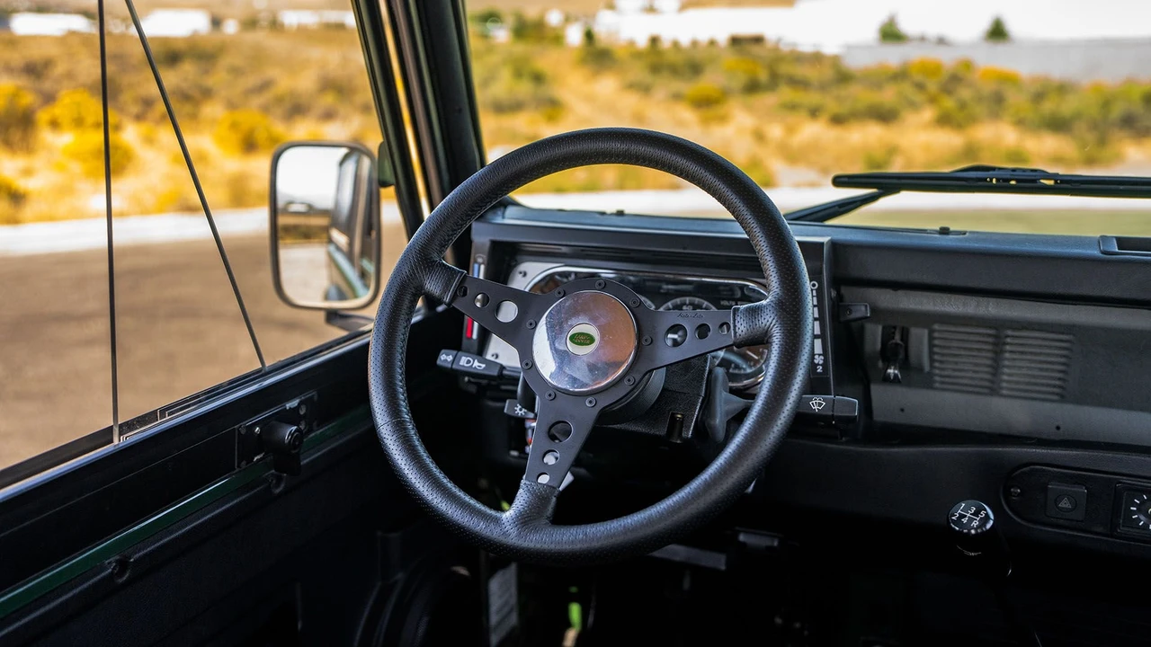 1994 Land Rover Defender 90 - Image 2 of 31