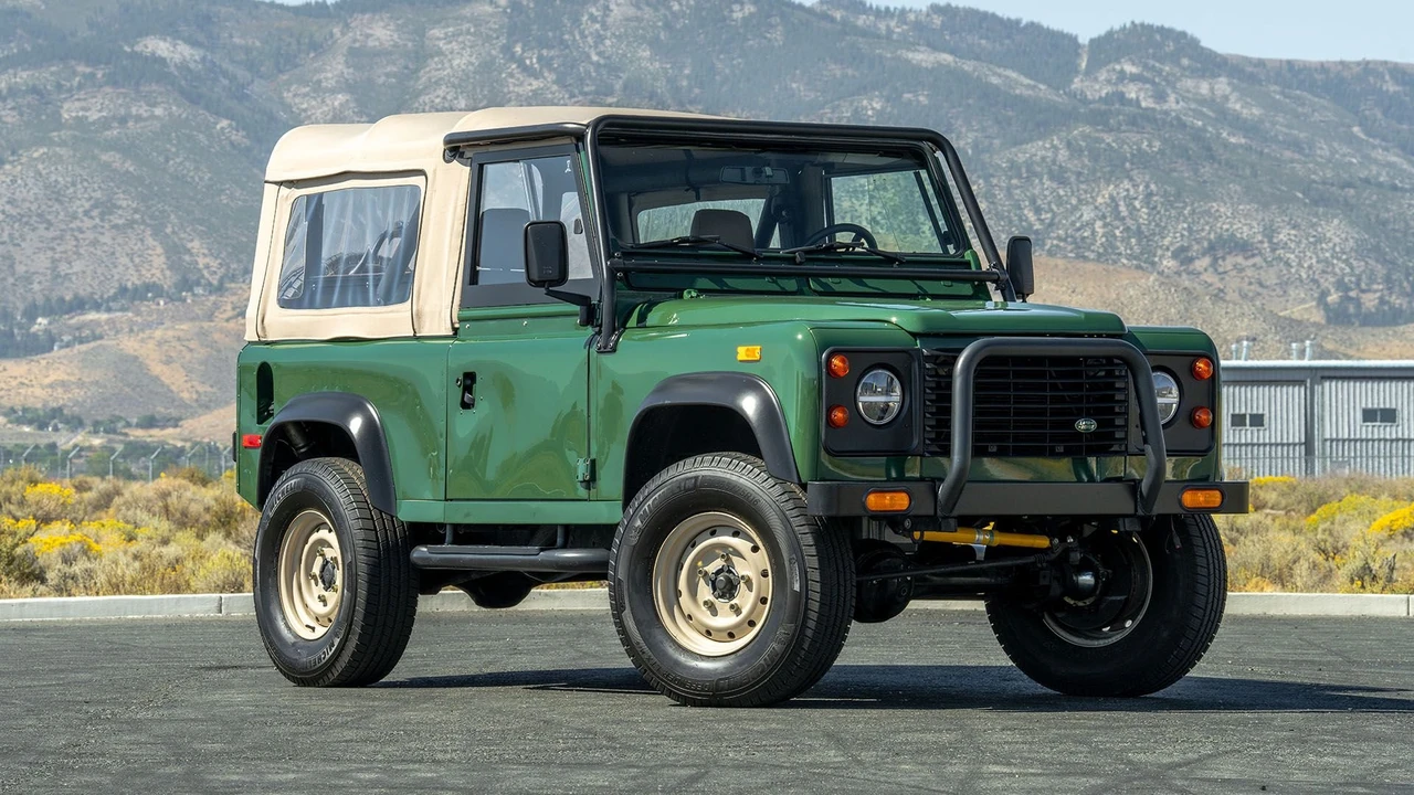1994 Land Rover Defender 90 - Image 8 of 31