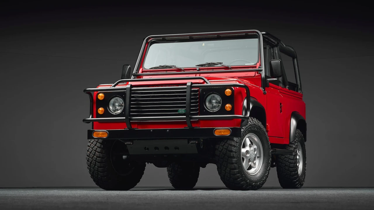 1994 Land Rover Defender 90 - Image 2 of 31