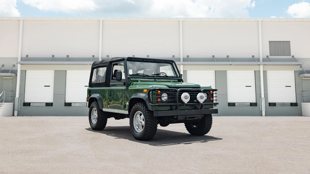 1994 Land Rover Defender 90 - Image 9 of 31