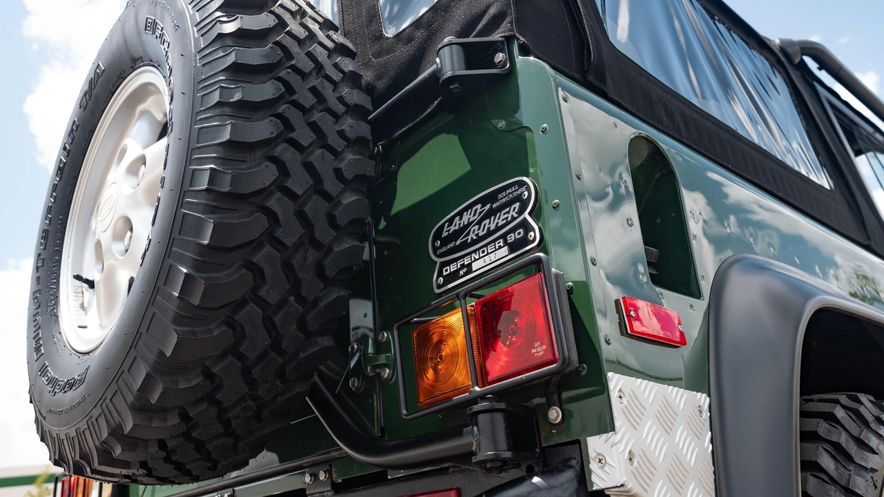 1994 Land Rover Defender 90 - Image 17 of 31