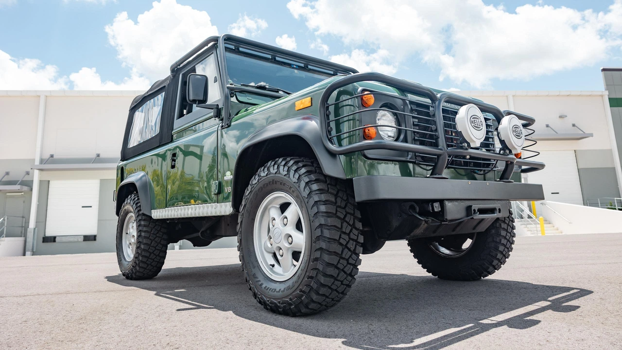 1994 Land Rover Defender 90 - Image 10 of 31