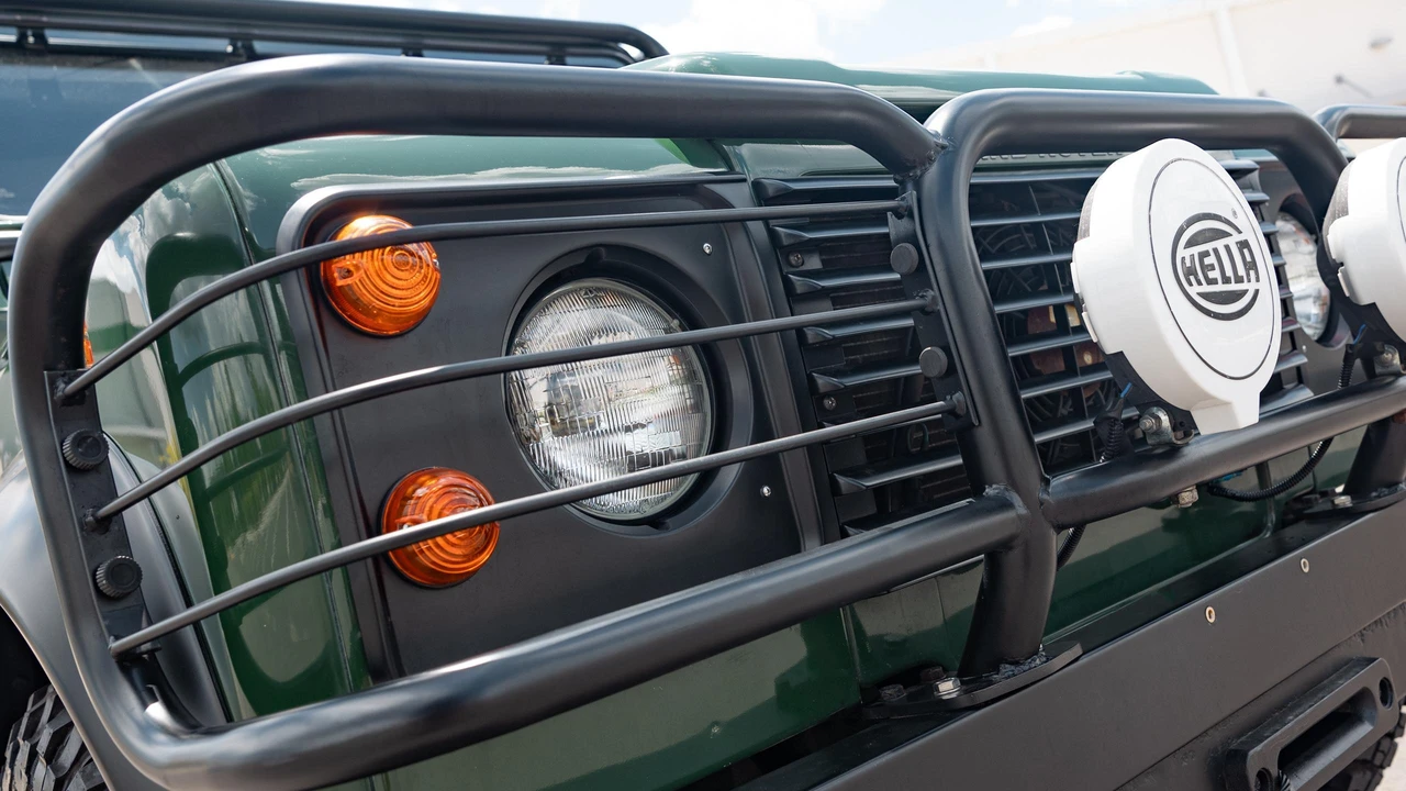 1994 Land Rover Defender 90 - Image 11 of 31